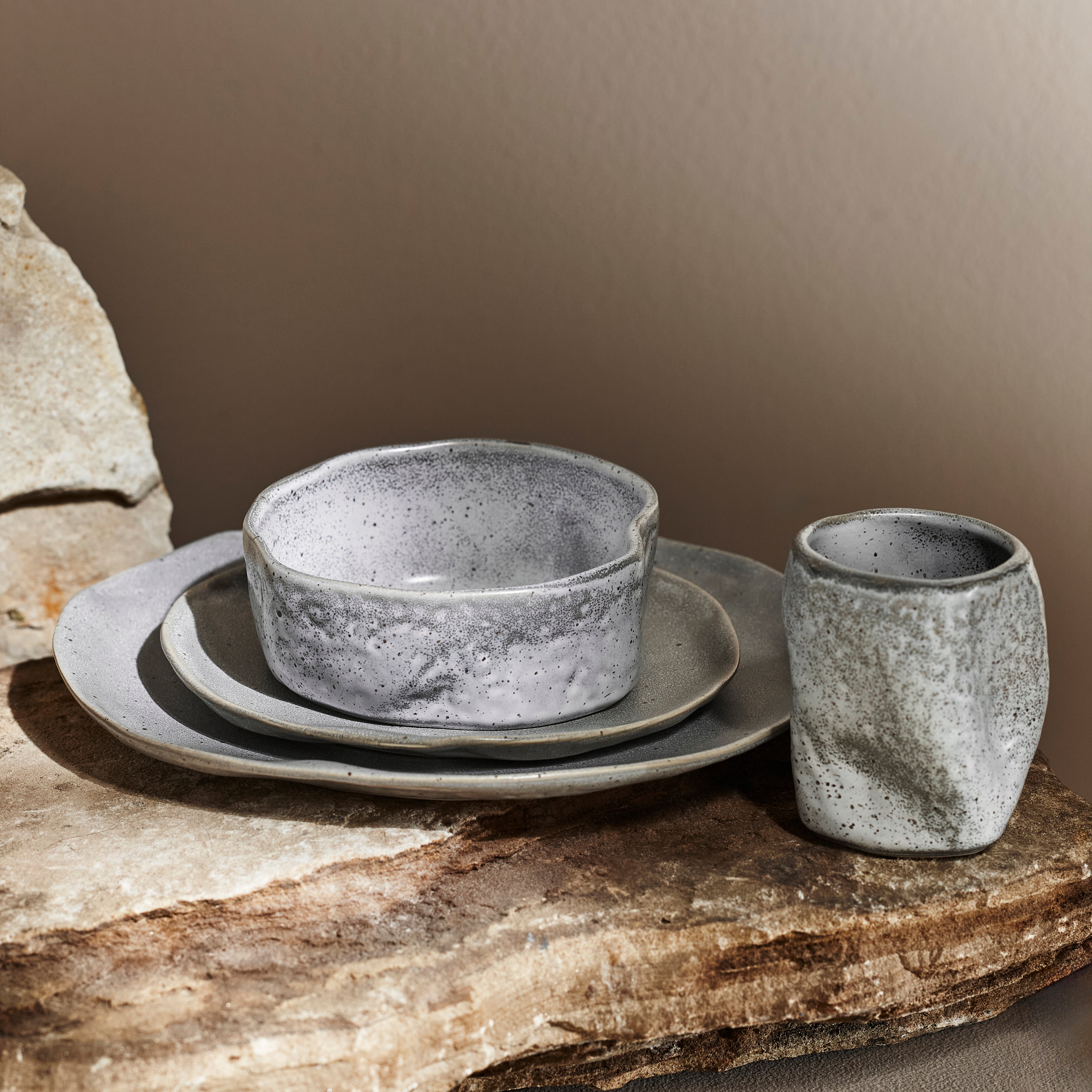 Monxra Stoneware Dinnerware Set - Grey Speckled