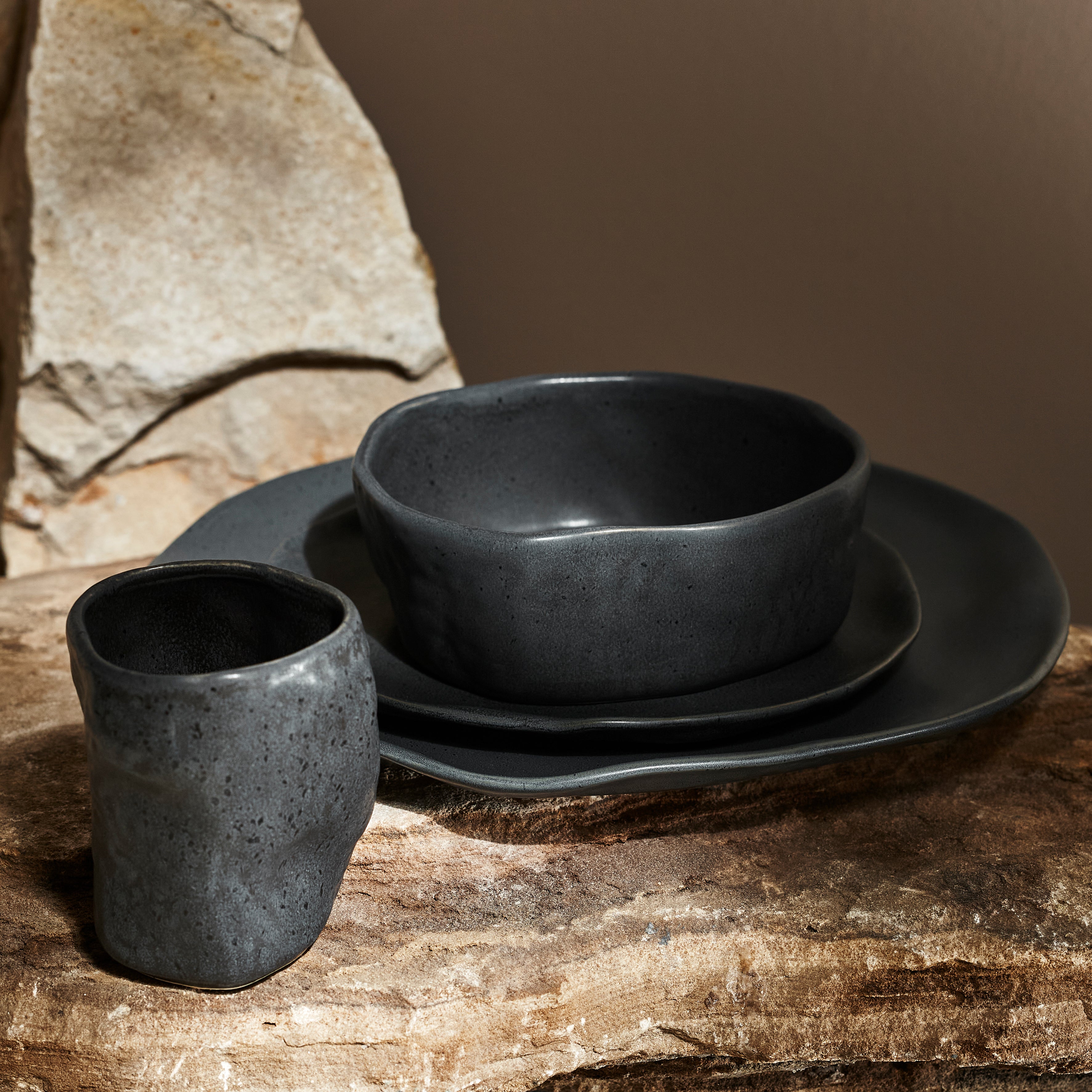 Monxra Stoneware Dinnerware Set - Charcoal Black Speckled