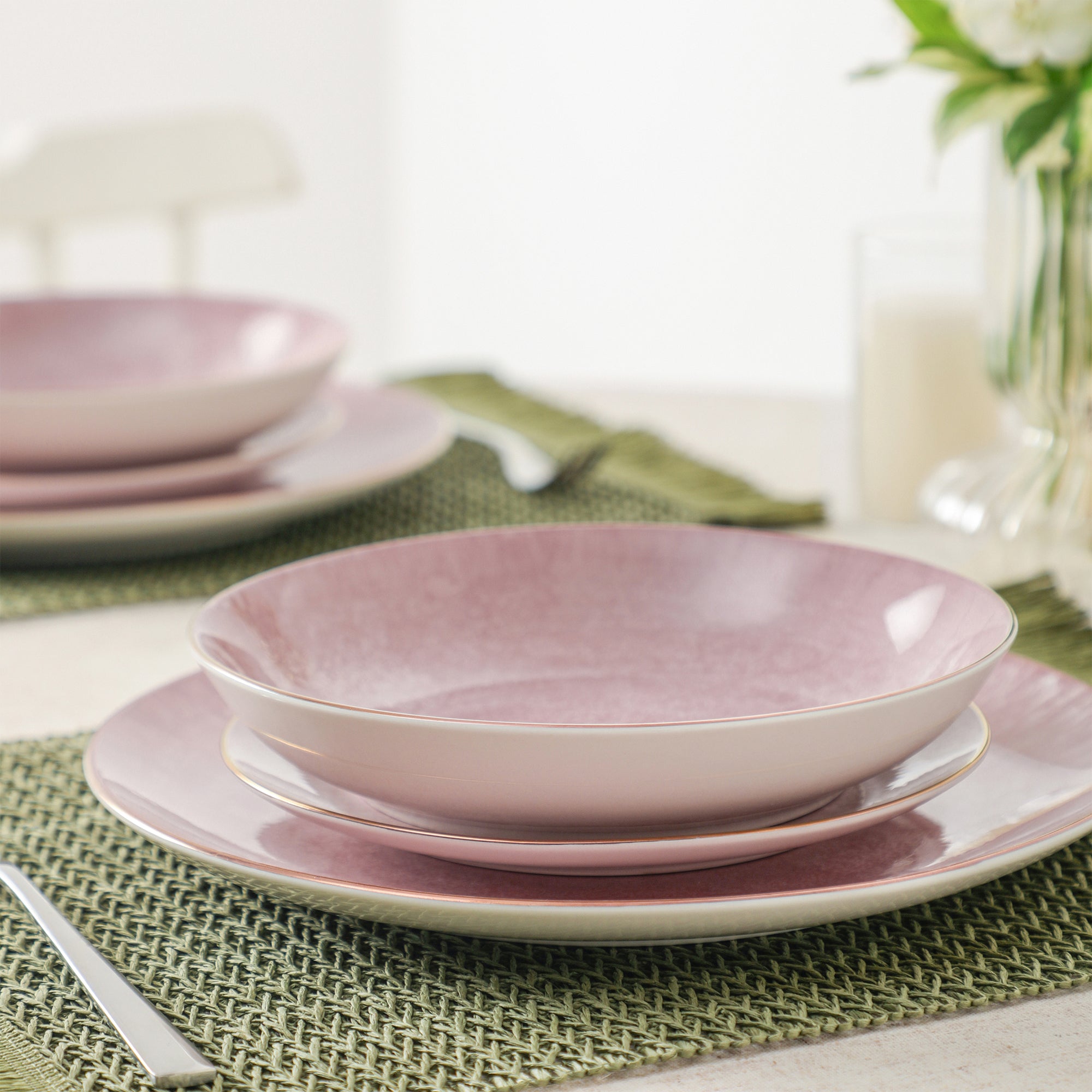 Monxra Porcelain Dinnerware Set - Pink and Gold