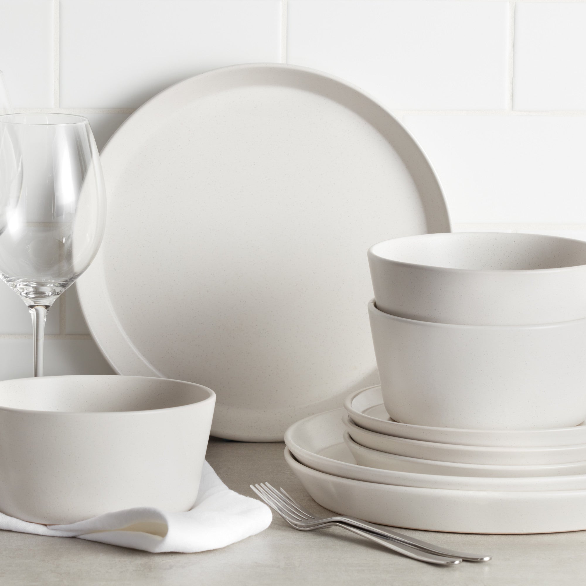 Monxra Stoneware Dinnerware Set - White