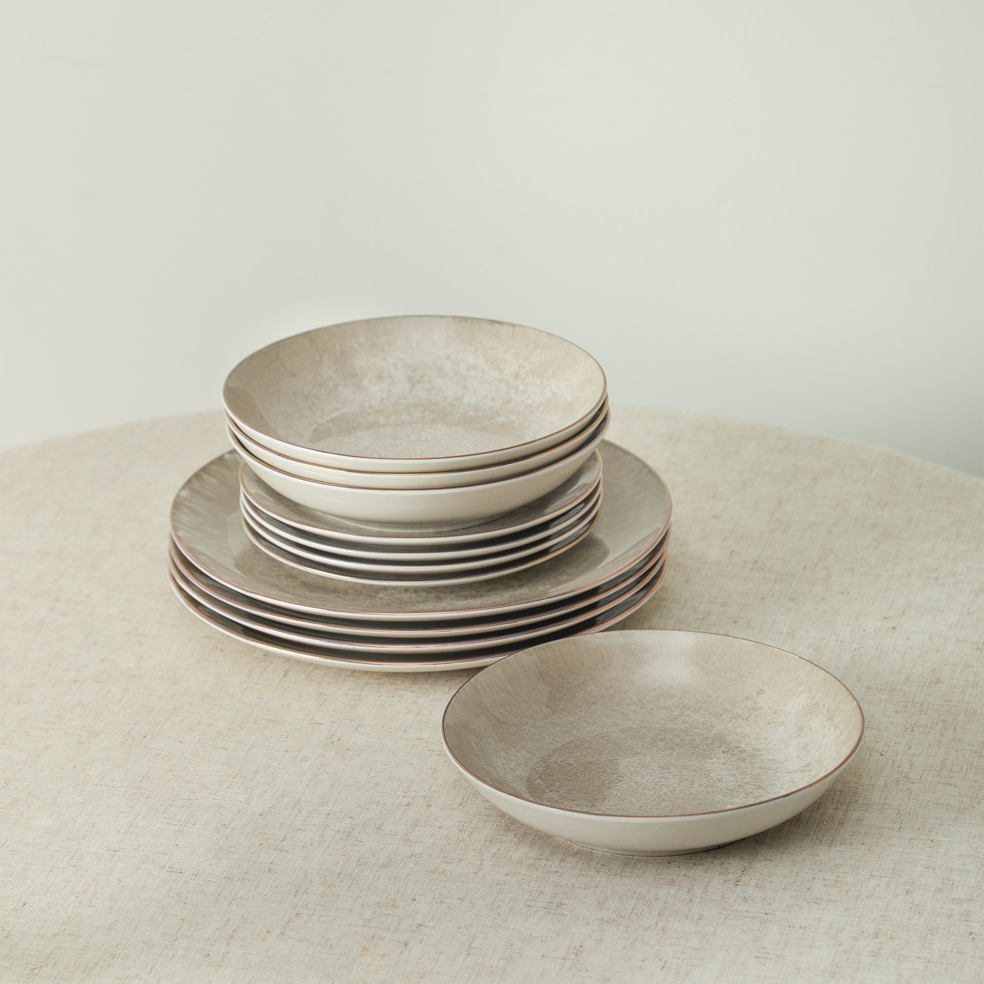 Monxra Porcelain Dinnerware Set - Beige and Gold