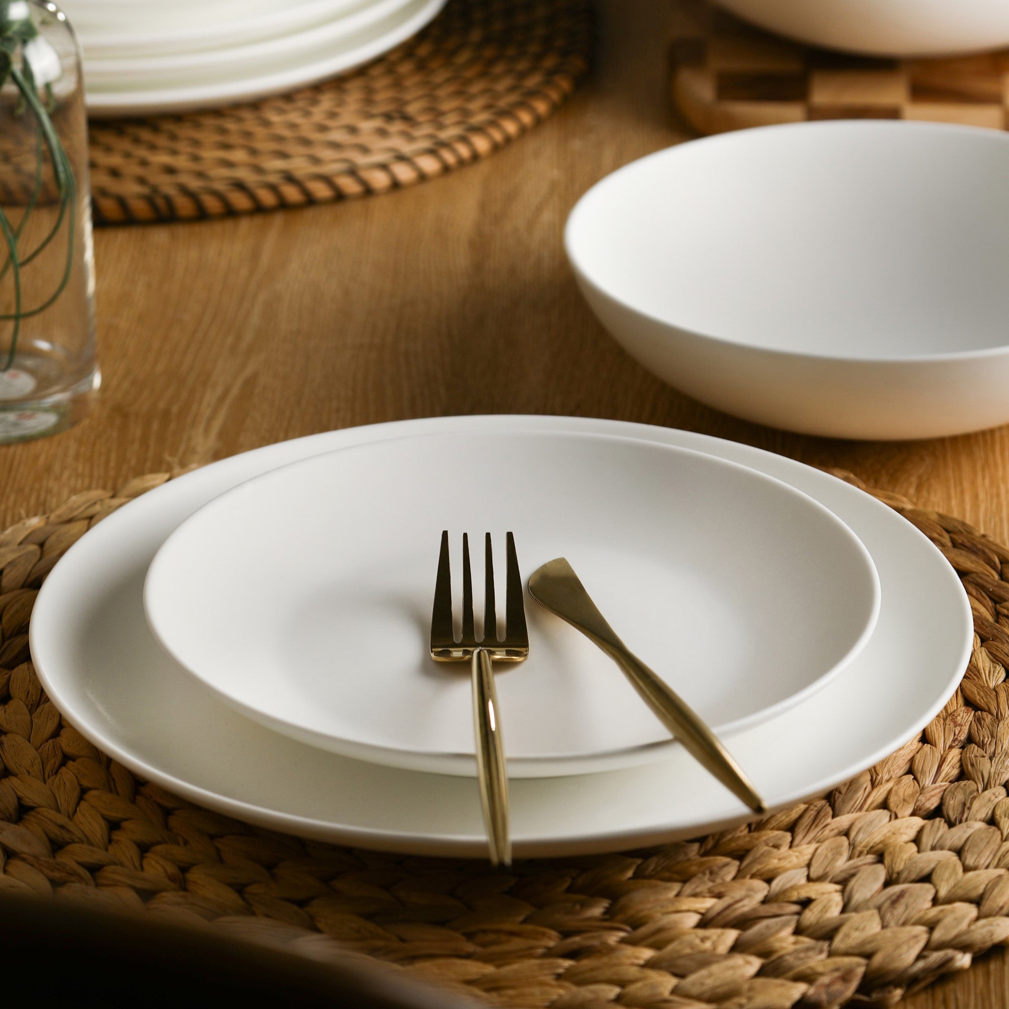 Monxra Bone China Dinnerware Set - Matte White