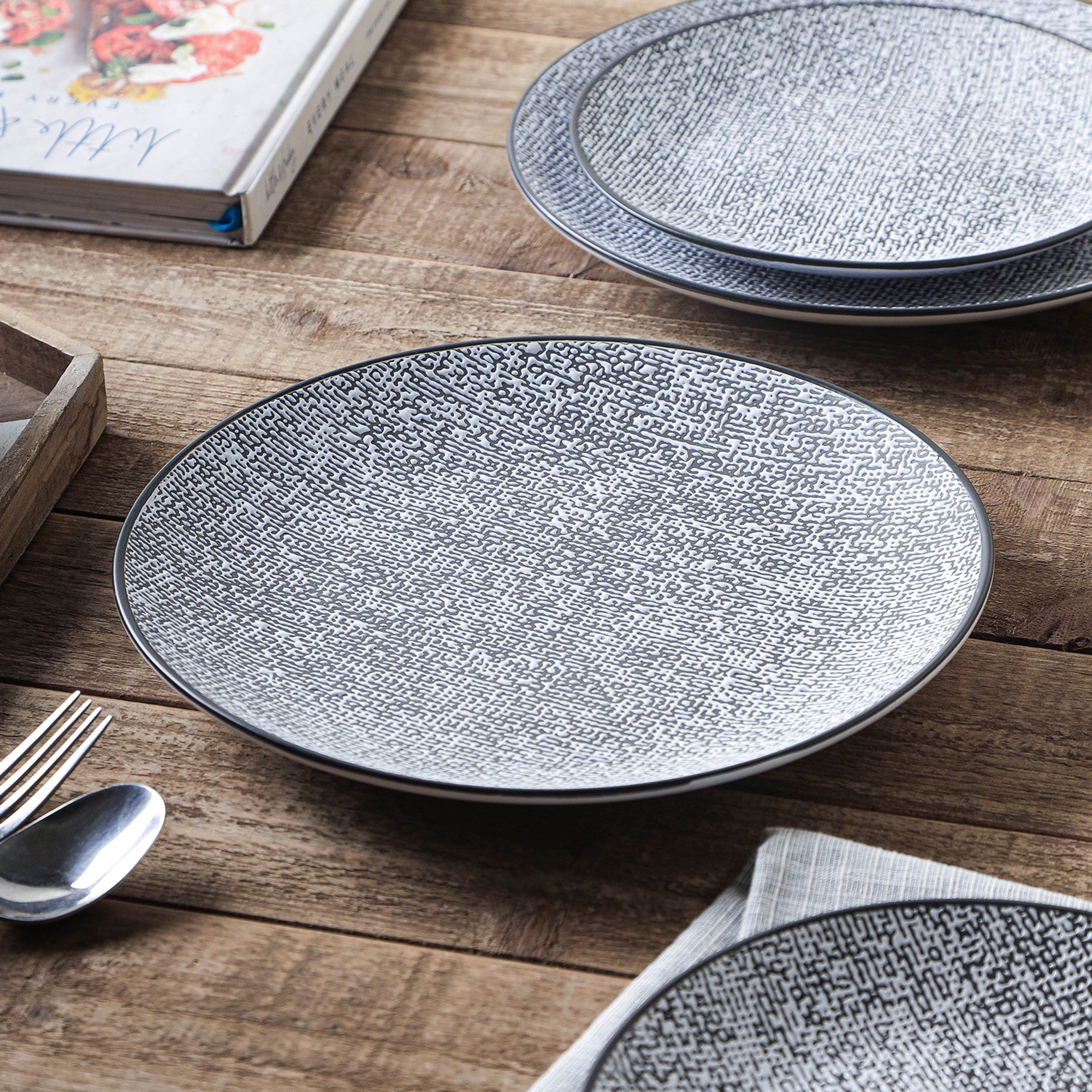 Monxra Stoneware Dinner Plate - White And Black